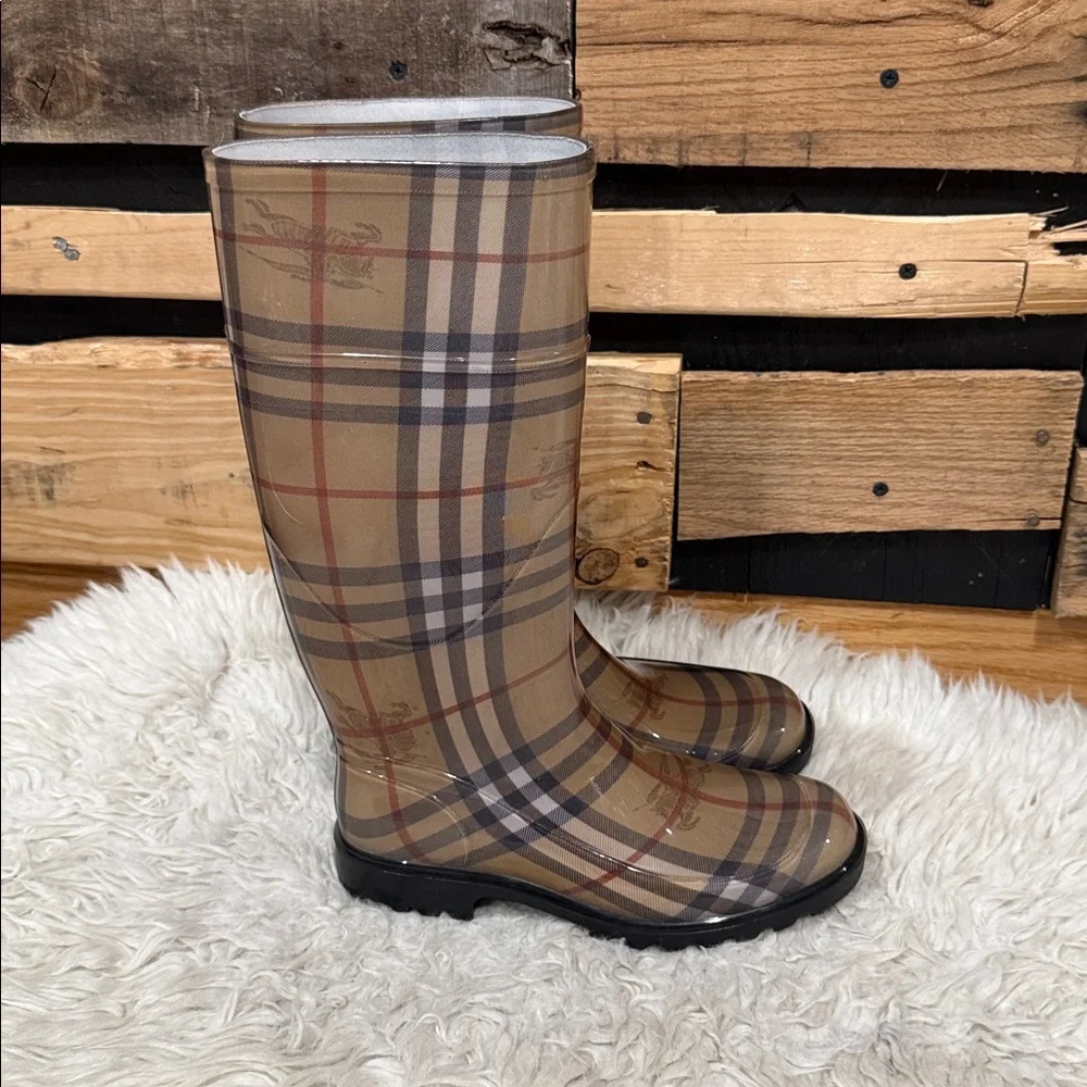 Burberry Women Rain Boots Size 35 
Haymarket Check Nova Rubber
Multicolor‎ Brown - Picture 3 of 10
